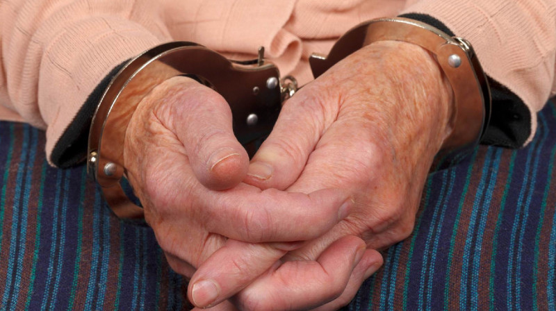 В Караганде 85-летнюю пенсионерку подозревают в убийстве собственнного сына