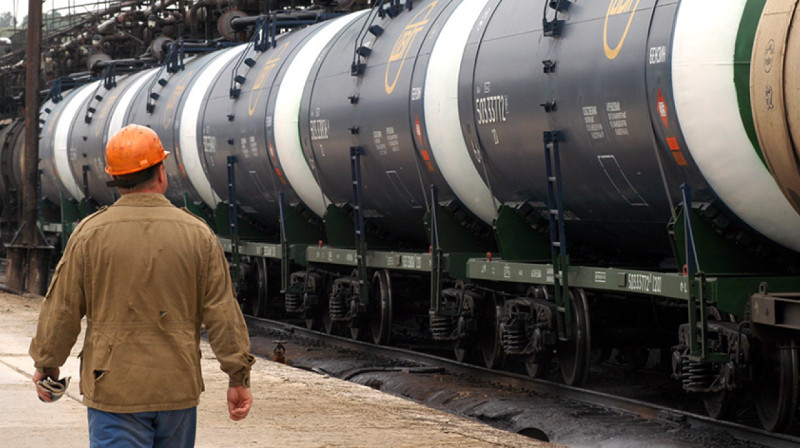 Казахстан отправил 10,7 тысячи тонн российской нефти в Узбекистан