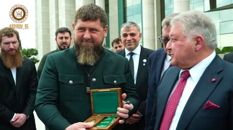 Рамзан Кадыров получил медаль за выдающийся вклад в развитие Института ядерной энергетики
