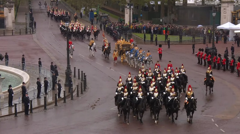 Церемония коронации Чарльза III началась в Лондоне