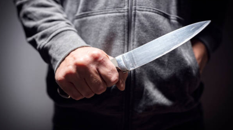Мужчина разгуливал с ножом в центре Павлодара