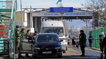 На границе Казахстана с Кыргызстаном и Узбекистаном возникли очереди