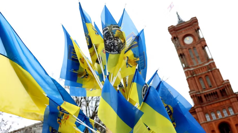 Запрет на демонстрацию украинских флагов 8 и 9 мая сняли в Берлине