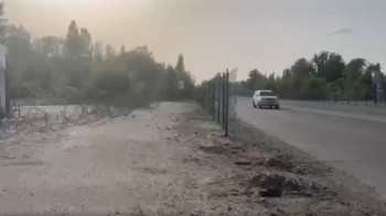 Погранслужба КНБ прокомментировала установку ограждения на кыргызской трассе