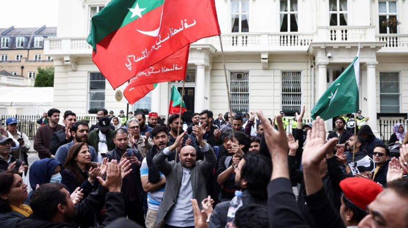 В Пакистане отключили интернет из-за массовых беспорядков