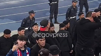 В Алматы футбольные болельщики устроили хаос после матча (ВИДЕО)
