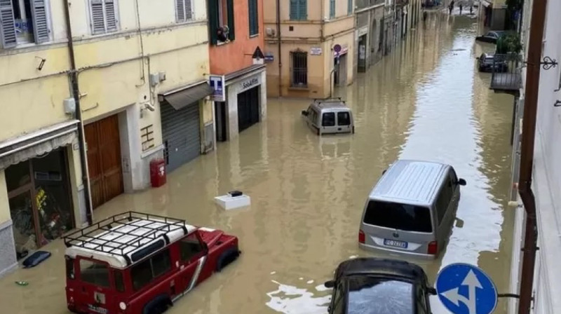 Более 10 человек погибли из-за наводнений в Италии