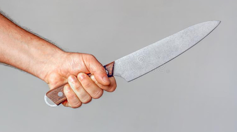 В Узбекистане мужчина изрезал ножом лицо бывшей жене из-за ревности