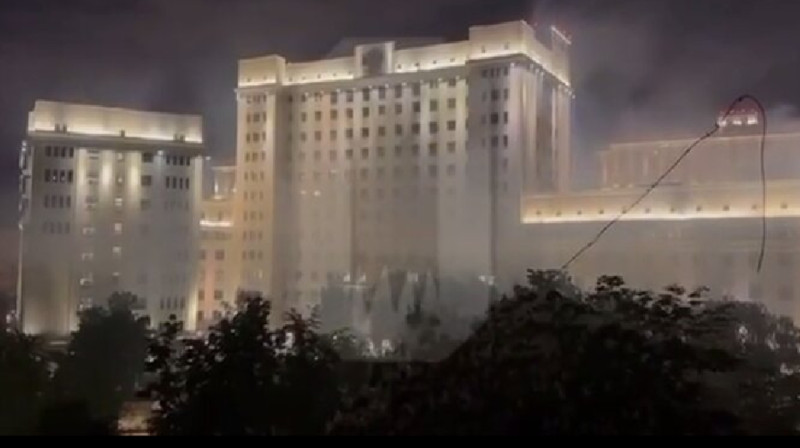 Пожар произошел в главном здании Минобороны в Москве