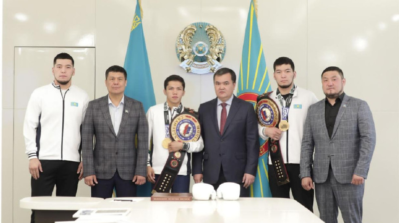 Астана әкімі әлем чемпионы атанған боксшыларға баспана сыйлады