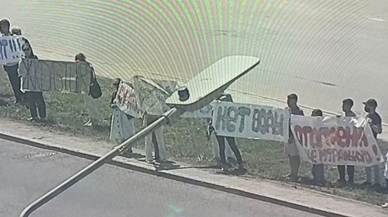 "Застройщик обманул": астанчане вышли на улицу с плакатами из-за отсутствия воды