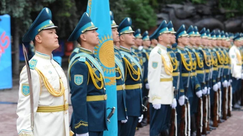 Министр обороны высказался об отправке казахстанских военных на границу России и Украины