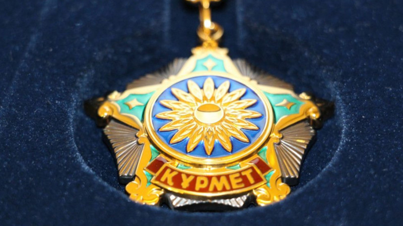 Токаев посмертно наградил погибших при пожаре в области Абай