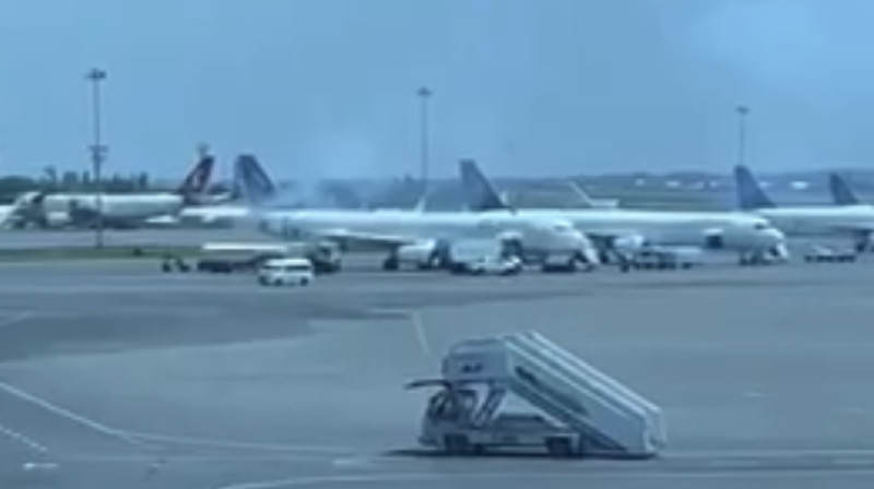 Самолет задымился в аэропорту Алматы