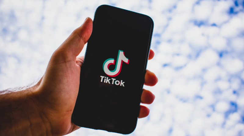 Видеоконтент TikTok переведут на казахский язык
