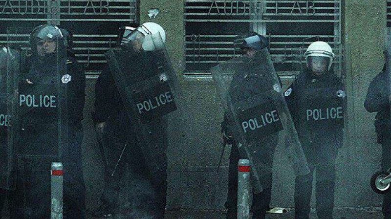Десятки полицейских пострадали в ходе столкновений во Франции