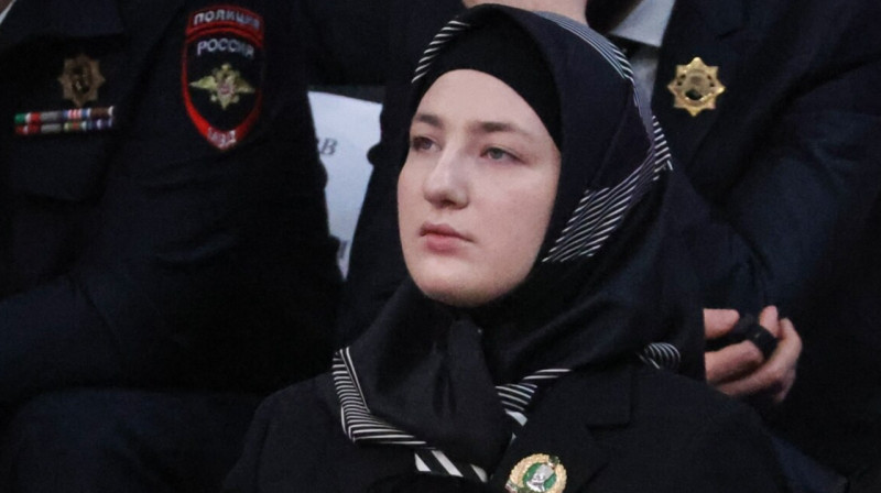 20-летняя дочь Кадырова награждена высшей госнаградой Чечни