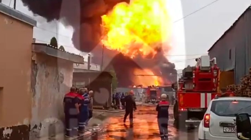 Крупный пожар произошел на химическом заводе в Нижнем Новгороде. ВИДЕО