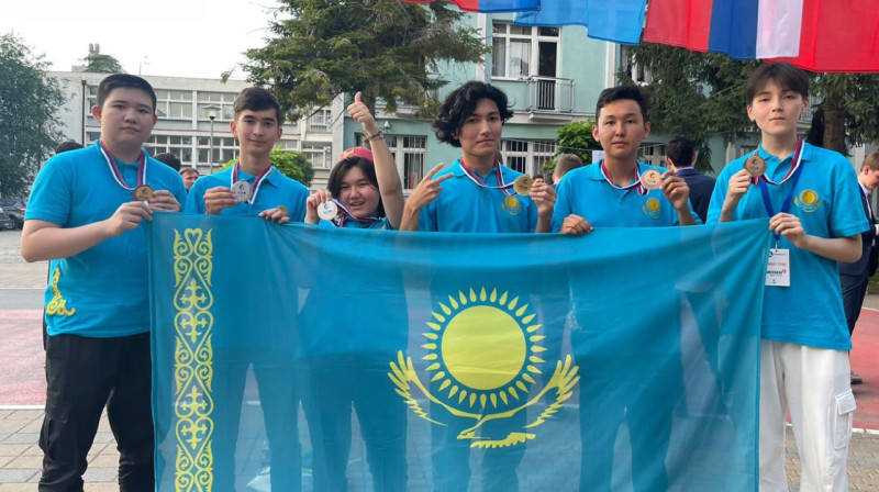 Казахстанские школьники отличились на олимпиаде в Сербии