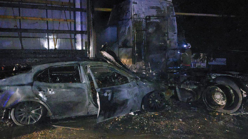 Смертельная авария и автопожар в Жаркенте: иномарка влетела в припаркованный грузовик