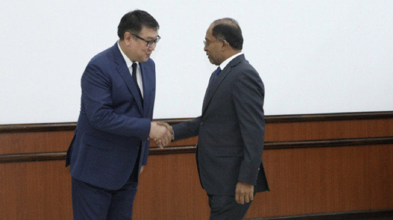 Министр иностранных дел Малайзии прибыл в Кыргызстан