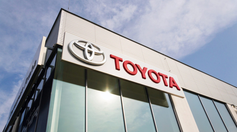 Toyota создала батарею с рекордным запасом хода для электромобилей