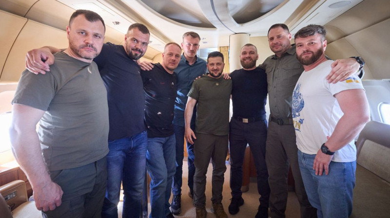 Командиры "Азова" вернулись в Украину из Турции вместе с Зеленским