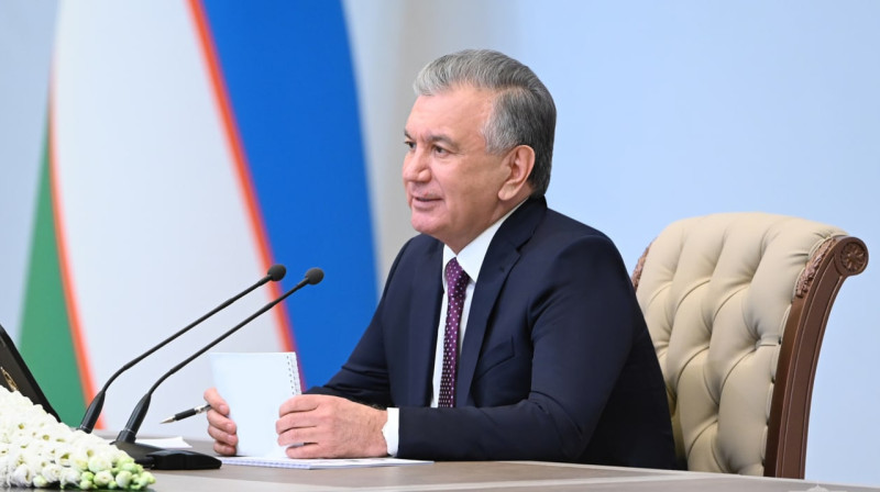 Президент Узбекистана уволил 12 акимов на совещании