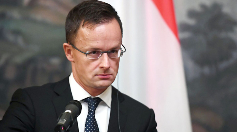 Глава венгерского МИДа призвал не допустить разделения мира на блоки