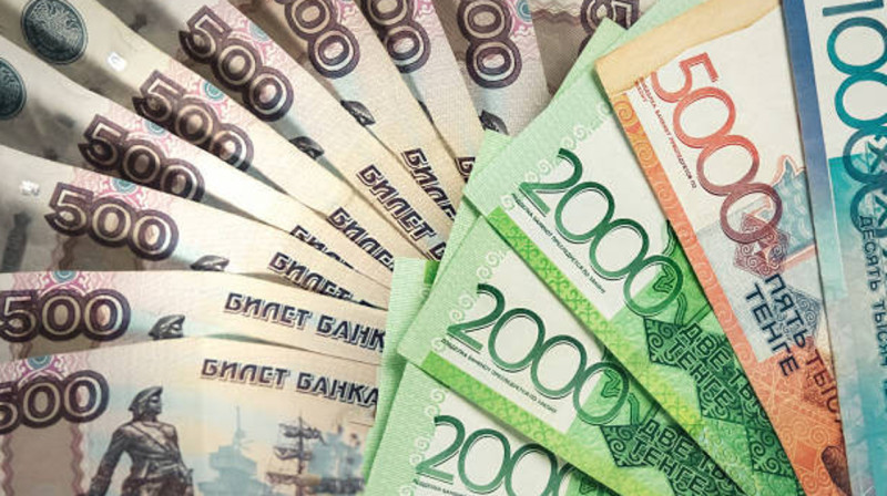Переводы денег из России в Казахстан сократились на 23%