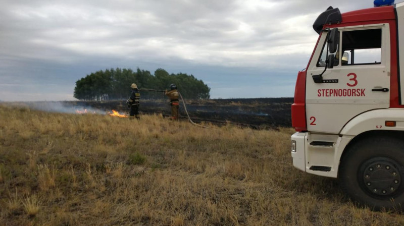 Пожар в 400 га потушили в Акмолинской области