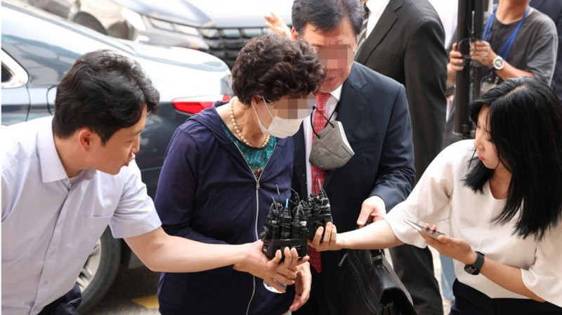 Тещу президента Южной Кореи арестовали за подделку документов
