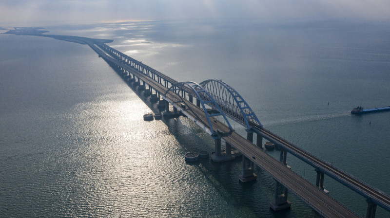 Зеленский: Крымский мост - цель Украины