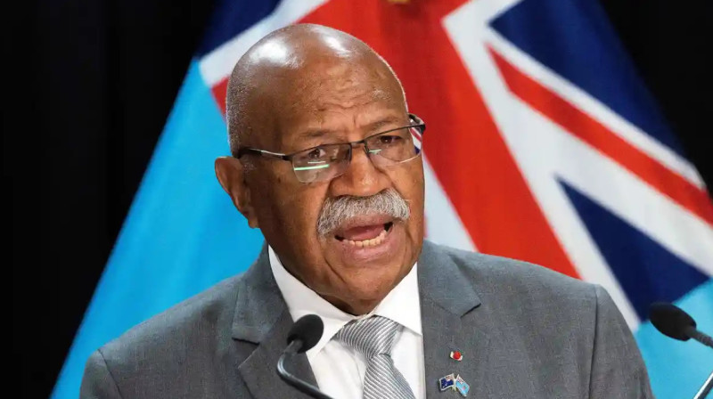 Премьер-министр Фиджи отменил поездку в Китай из-за падения с лестницы