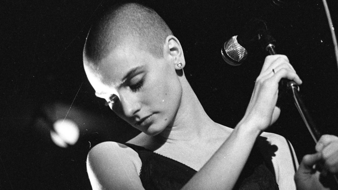 Sinead o'Connor 1990. Шинейд о’Коннор певица. Sinead o'Connor nothing compares 2 u. Шинейд о Коннор nothing compares.