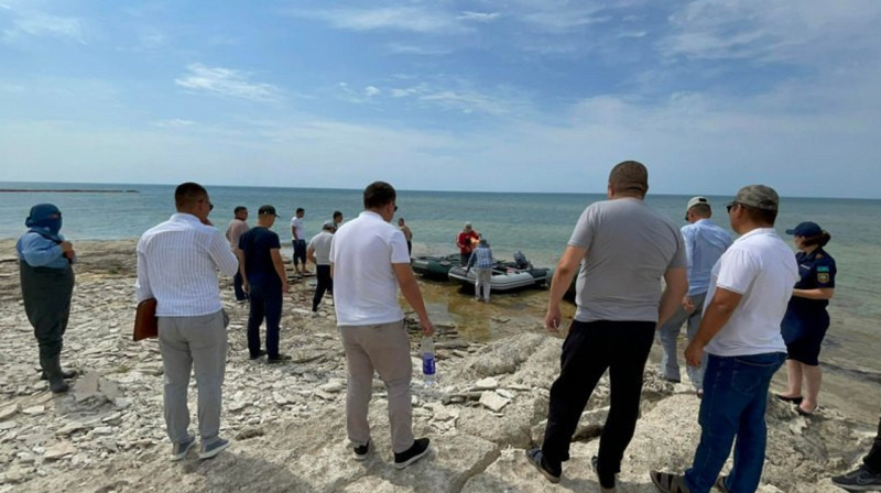 Более суток пропавшего рыбака ищут на острове в Каспийском море
