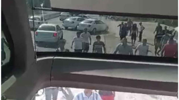 14 человек напали и закидали камнями автобус с пассажирами в Узбекистане