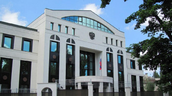 В Молдове автомобилист протаранил ворота посольства Российской Федерации