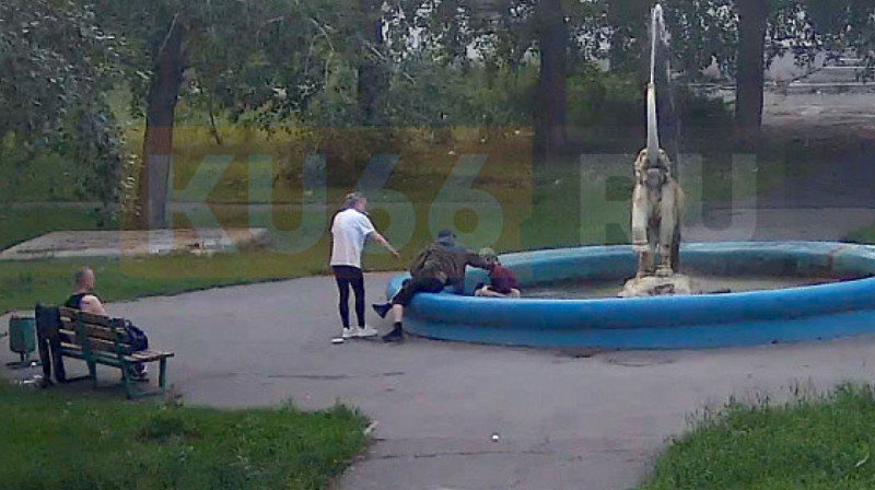 В России участники "СВО" топили девушку в фонтане из-за цвета волос
