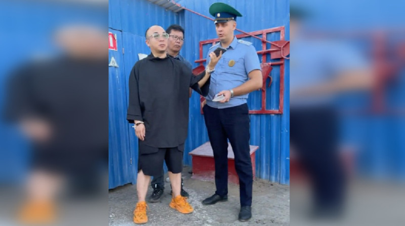 Четырехчасовой допрос: граждан Китая не пустили из Казахстана в Россию