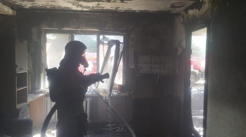 44 человека эвакуировали из многожтажи во время пожара в Актобе