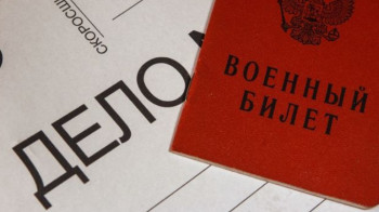 Мигрантов, принявших гражданство России, доставляют в военкомат