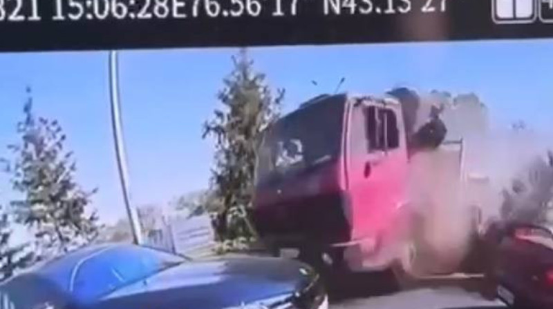 Отказали тормоза: жуткое ДТП произошло в Алматы. ВИДЕО
