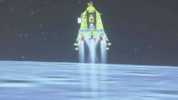 Индийская станция "Чандраян-3" успешно села на Луну