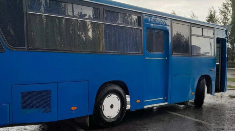 В Актобе легковушка и автобус столкнулись, один человек погиб