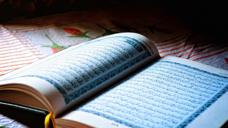 Этнического казаха задержали в Китае за чтение Корана