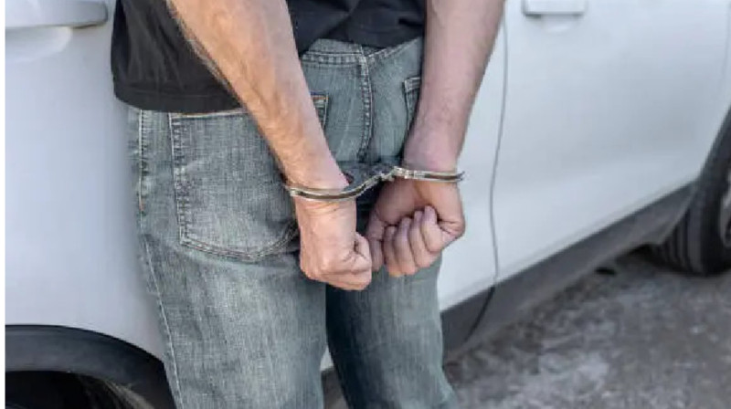 Алматыда дүкенде бейтаныс әйелдің омырауына қол салған еркек ұсталды