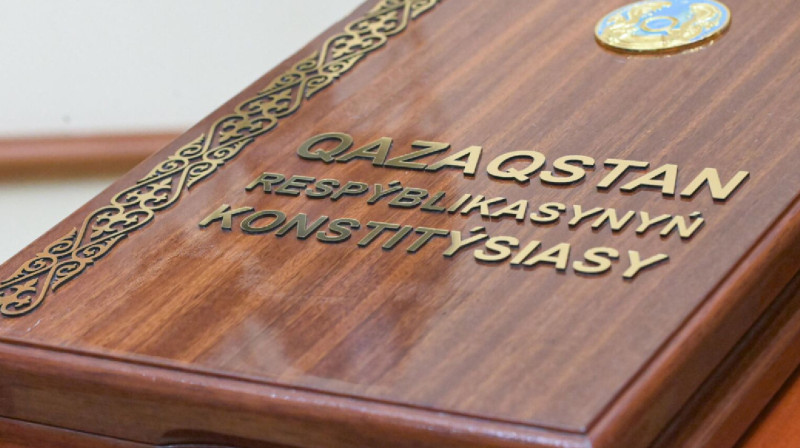 ҚР Конституциясын жатқа білетін студент