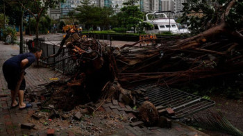 На Китай обрушился сильный тайфун "Саола", есть погибшие