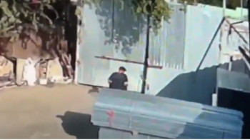 Житель Алматы украл аккумуляторы с грузовиков одного из ТОО. ВИДЕО